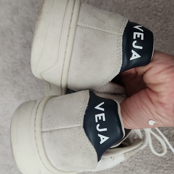 VEJA™ V-10 sneakers, Size 8, Excellent Used Condition - Picture 15 of 16